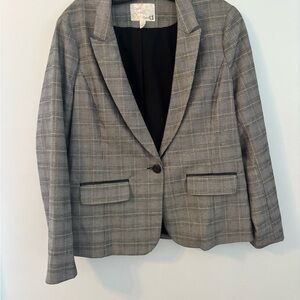 087B  Dynamde Gray Plaid Blazer